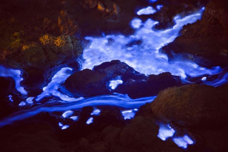 https---blogs-images.forbes.com-trevornace-files-2015-11-electric-blue-lava-indonesia-1200x800