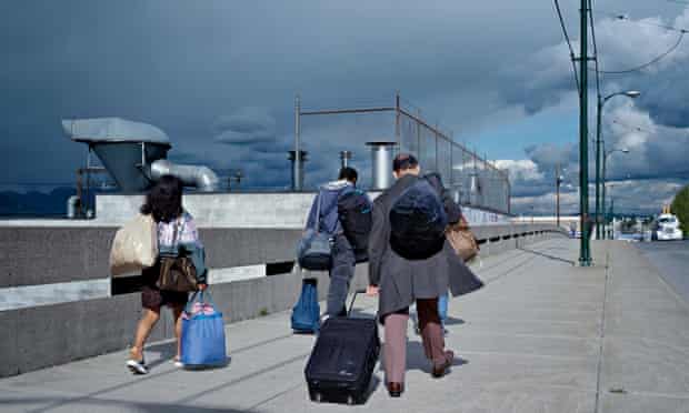 Jeff-Wall-Overpass-2001-001