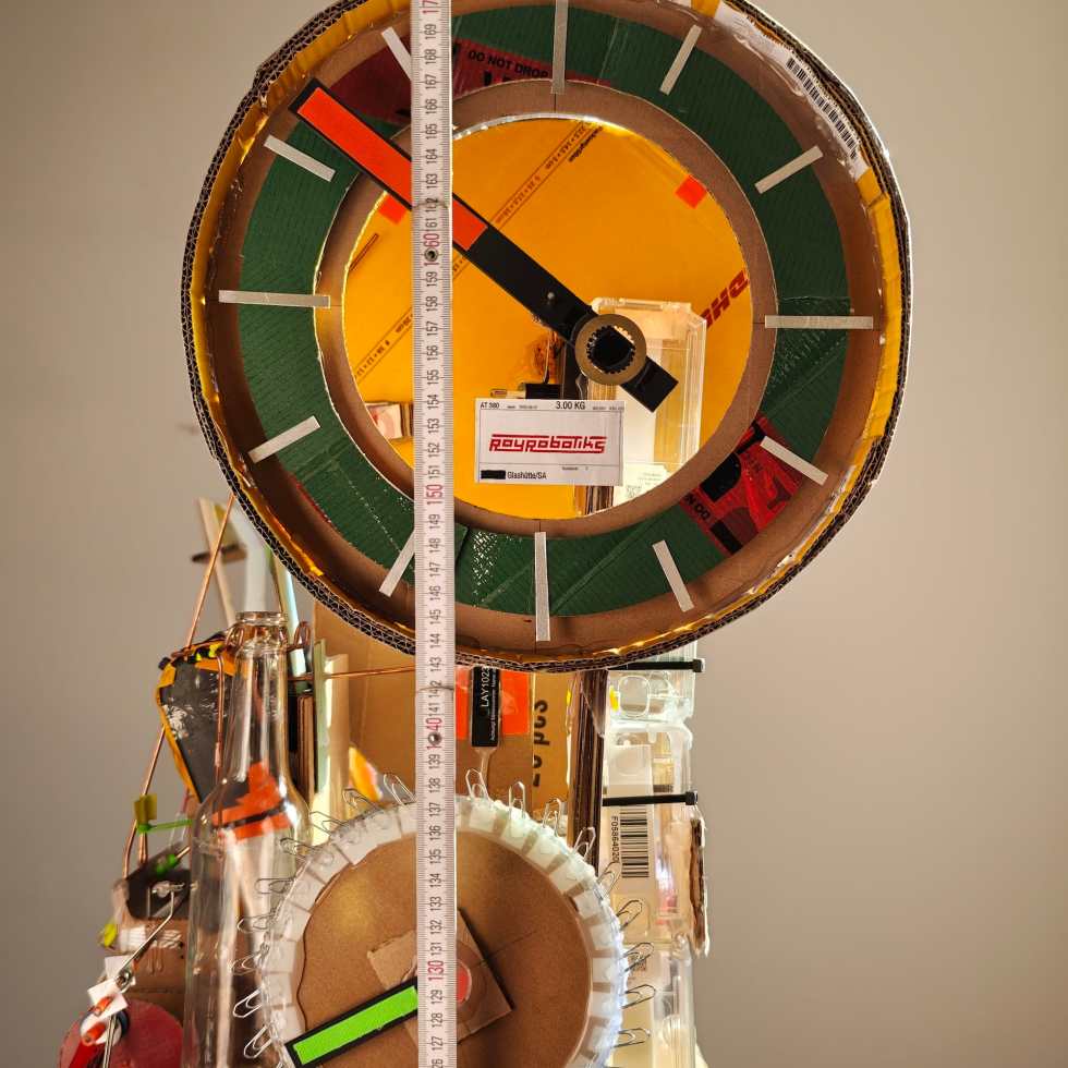 Niklas Roy's pendulum clock built from trash