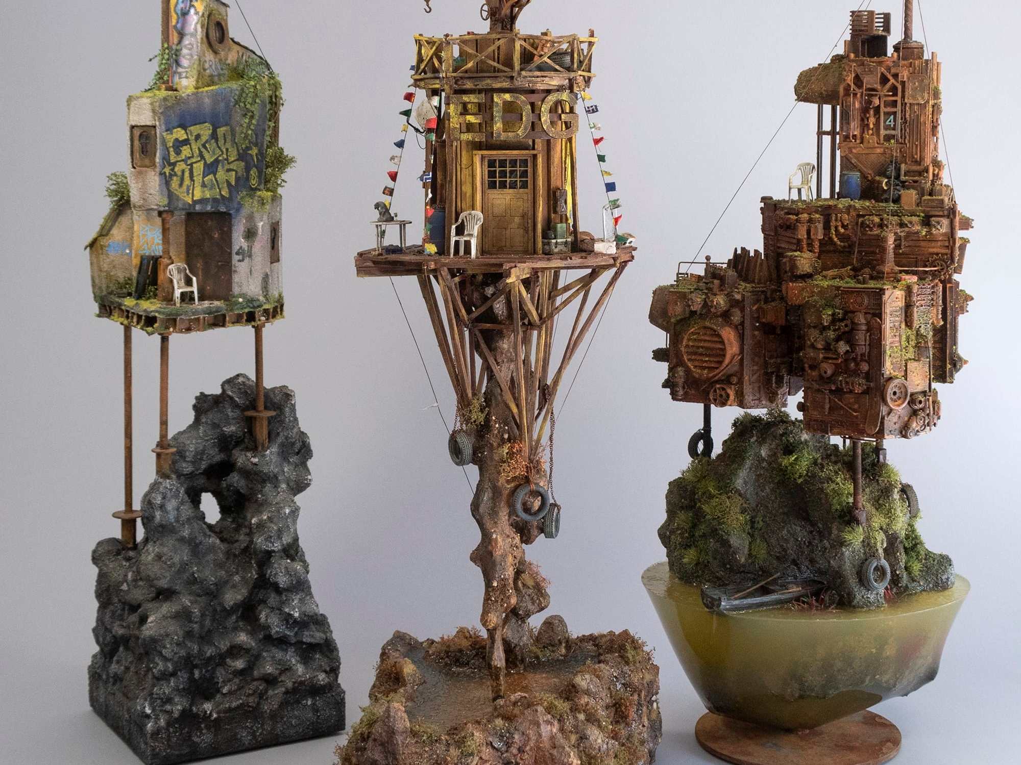 Simon Laveuve 1/35-scale miniature dwelling perched on rock