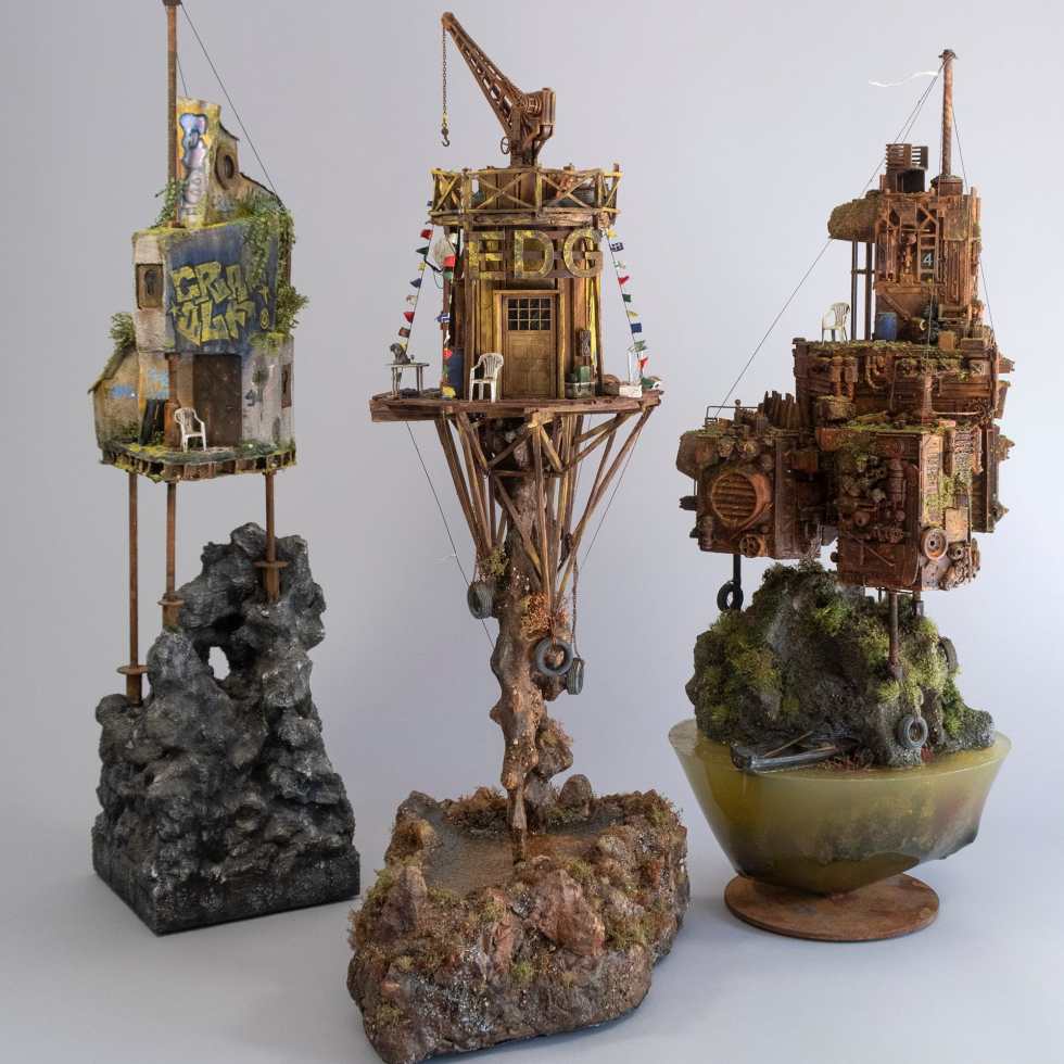 Simon Laveuve 1/35-scale miniature dwelling perched on rock